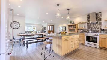 House (3 Bedrooms) | Interior