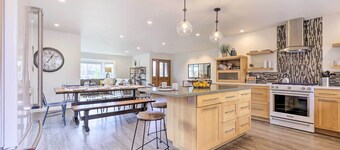 Peaceful Windsor Retreat w/ Private Hot Tub!