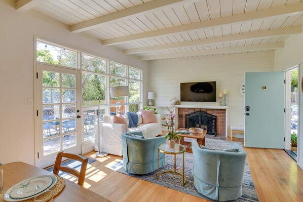 Cottage (2 Bedrooms) | Front of property