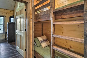 Interior - Pigeon Forge Cabin: Private Hot Tub & Views! (Pigeon Forge)