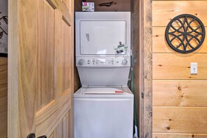 Interior - Pigeon Forge Cabin: Private Hot Tub & Views! (Pigeon Forge)