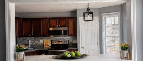 Réfrigérateur, micro-ondes, lave-vaisselle