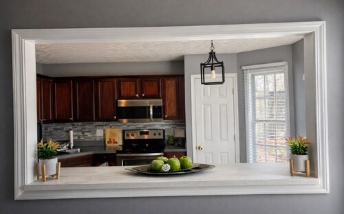 Comfortable 4 bedroom 10 min from Airport & Downtown