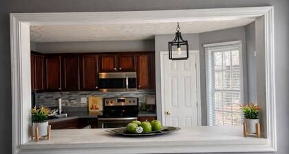 Comfortable 4 bedroom 10 min from Airport & Downtown