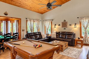Interior - Hot Tub Firepit Sauna & Pet-friendly G'burg Cabin (Gatlinburg)