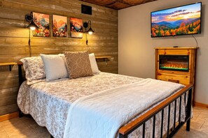 Interior - Hot Tub Firepit Sauna & Pet-friendly G'burg Cabin (Gatlinburg)