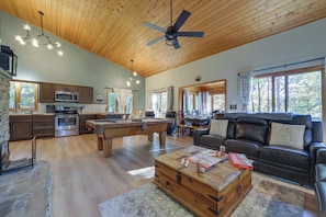 Interior - Hot Tub, Deck & Games: Gatlinburg Mountain Cabin (Gatlinburg)
