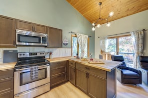 House (2 Bedrooms) | Interior