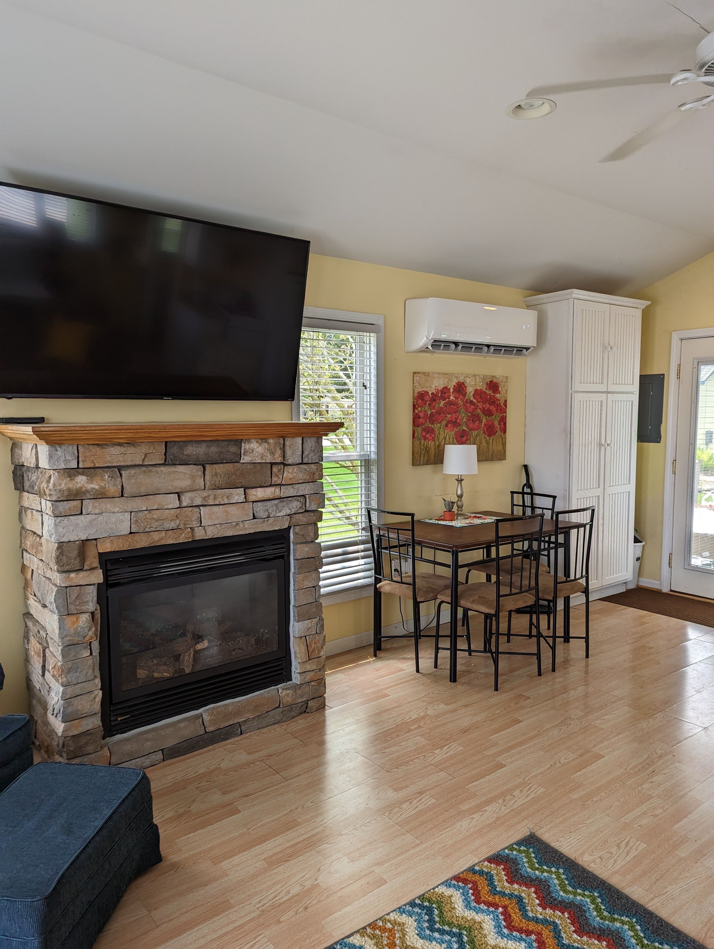 Comfort Cottage, Non Smoking, Fireplace | Living area | 50-inch Smart TV with digital channels, TV