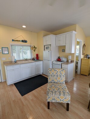 Comfort Cottage, Non Smoking, Fireplace | Private kitchen - Little Yellow Cottages (Port Austin)