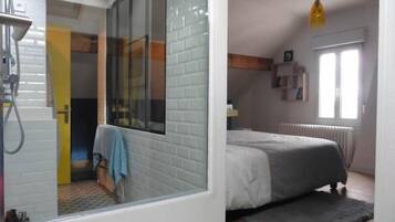 4 chambres, fer et planche Ă repasser, Wi-Fi, draps fournis