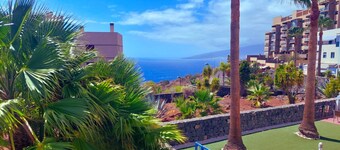 Duplex with sea views, garden and terrace