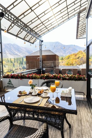 Rooftop terrace - ARCHAZOR Mountain Resort (Chimgan)