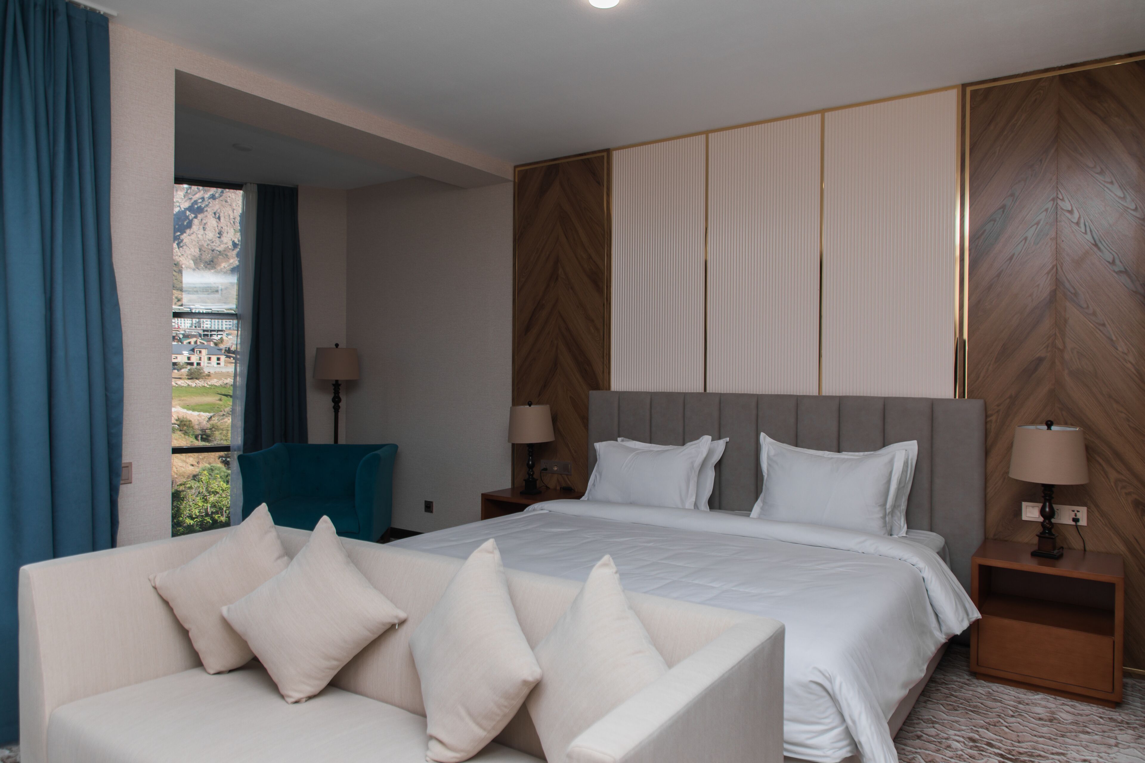 Deluxe-Doppelzimmer | Minibar, Zimmersafe, Schreibtisch, laptopgeeigneter Arbeitsplatz