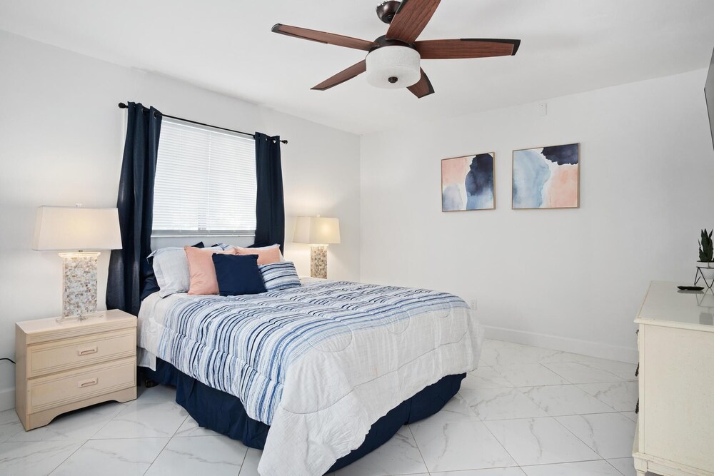 Oak Estates Pool house close to beach! Sleeps 8. Oakes Estates Vrbo