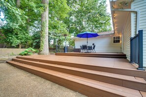 House (3 Bedrooms) | Front of property - Backyard Family Oasis w/ Fire Pit + Deck, By Dwtn (Knoxville)