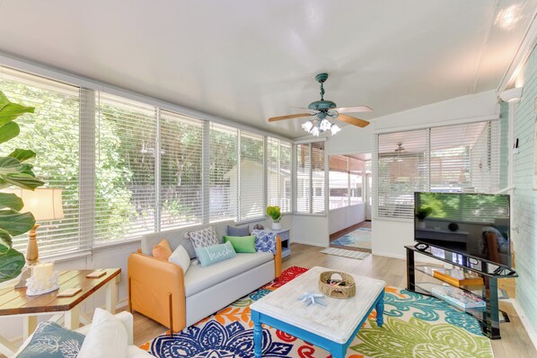 Cottage (2 Bedrooms) | Interior - Bright Navarre Vacation Rental, 2 Mi to Beach! (Navarre)