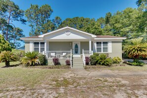 Interior - Bright Navarre Vacation Rental, 2 Mi to Beach! (Navarre)