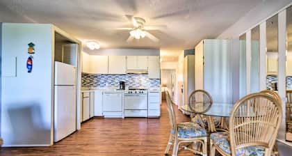 Hawaii Haven: Condo w/ Community Pool, Ocean Views