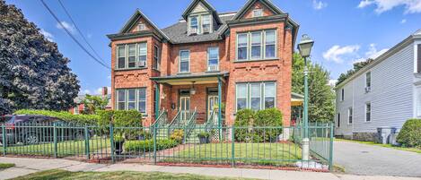 Apartment (4 Bedrooms) | Front of property