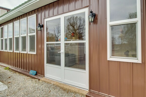 Apartment (0 Bedroom) | Interior - Cozy Mountain Home Studio 8 Mi to Bull Shoals Lake (Mountain Home)