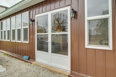 Cozy Mountain Home Studio 8 Mi to Bull Shoals Lake