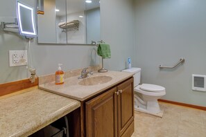 Apartment (0 Bedroom) | Interior - Cozy Mountain Home Studio 8 Mi to Bull Shoals Lake (Mountain Home)