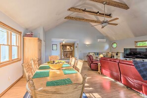 House (5 Bedrooms) | Interior