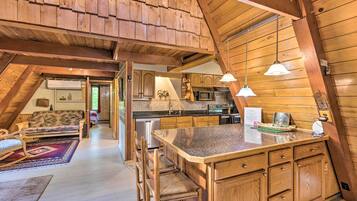 House (5 Bedrooms) | Interior