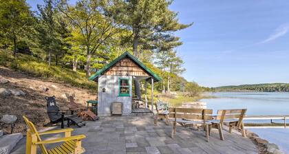 Lake Cabin in Honor w/ Hot Tub, Dock & Sauna!