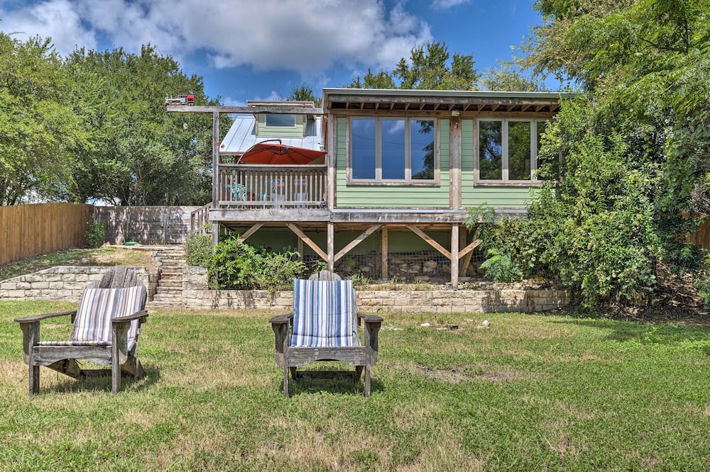Pet-friendly Austin Home w/ Deck, Yard, & Views! - Volente, TX