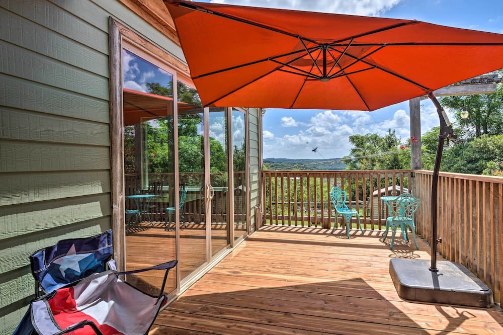 Pet-friendly Austin Home w/ Deck, Yard, & Views! - The Hills, TX