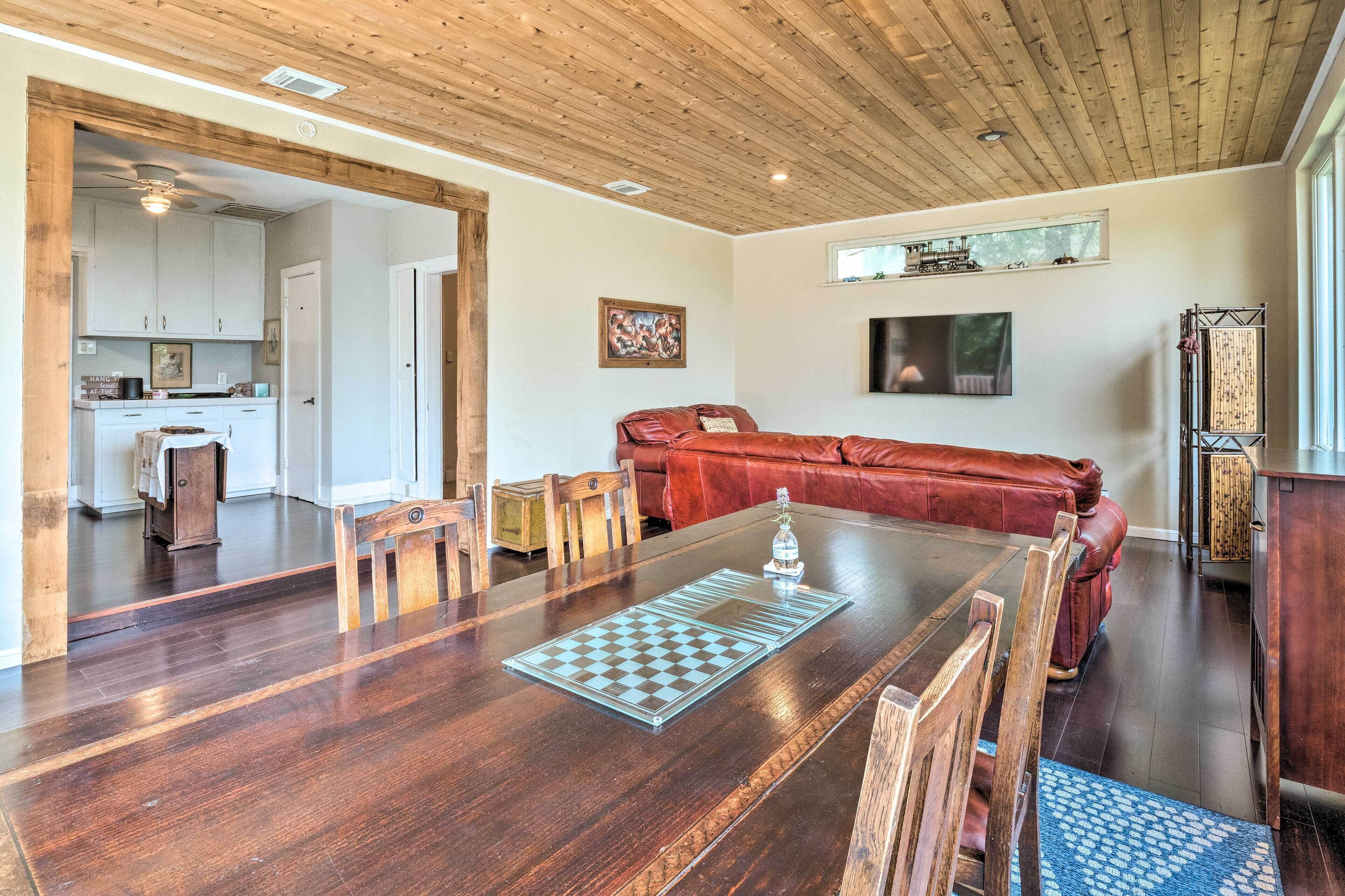 House (2 Bedrooms) | Interior