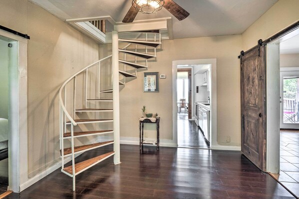 House (2 Bedrooms) | Interior - Pet-friendly Austin Home w/ Deck, Yard, & Views! (Austin)