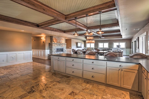 Main Street Strugis Apt w/ High-end Features