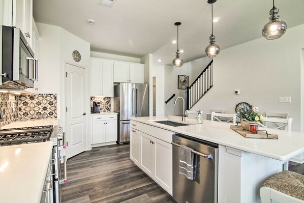 Apartment (4 Bedrooms) | Interior - 5 Mi to Beach & Pool Access: Bishop's Landing Home (Millville)