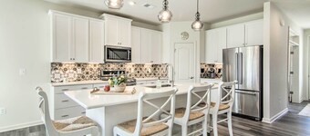 5 Mi to Beach & Pool Access: Bishop's Landing Home