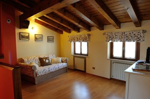 Sleeping in the Prosecco Hills. House suitable for families or groups of friends.