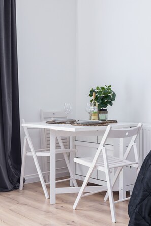 Living room - Elegant Studio in Krakow by Renters (Kraków)