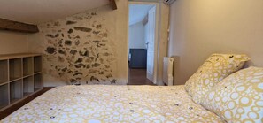 3 bedrooms, travel crib, free WiFi, bed sheets