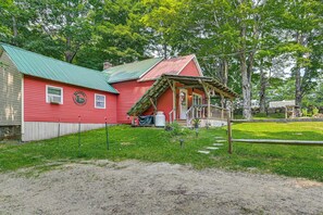 Cottage (2 Bedrooms) | Interior - < 8 Mi to Gore Mountain! Family Cottage w/ Porch (North Creek)