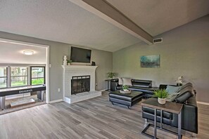 House (5 Bedrooms) | Interior