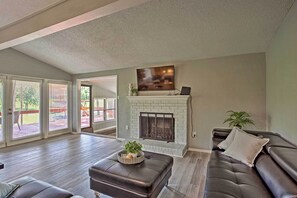 Interior - Cedar Creek Reservoir Home w/ Deck & Dock (Mabank)