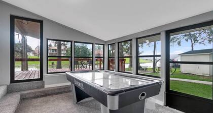 Cedar Creek Reservoir Home w/ Deck & Dock