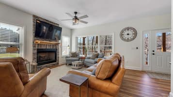 House (3 Bedrooms) | Interior