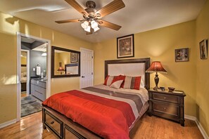 House (5 Bedrooms) | Interior - Lakefront Retreat w/ Dock & Beach: 2 Miles to Golf (Bella Vista)