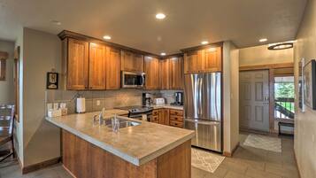 ุงูู
ูุดุฃุฉ ู
ู ุงูุฏุงุฎู