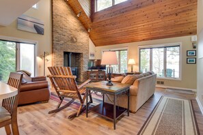 Interior - Bayfront Home w/ Dock & Deck in Wolcott! (Wolcott)