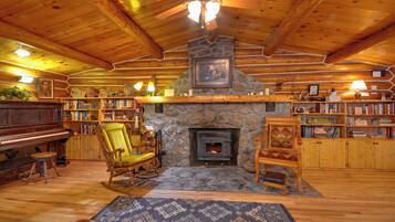 Rumah (2 Bedrooms) | Interior