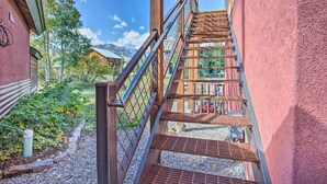 Property grounds - Newly Renovated Crested Butte Apt w/ Mtn View (Crested Butte)